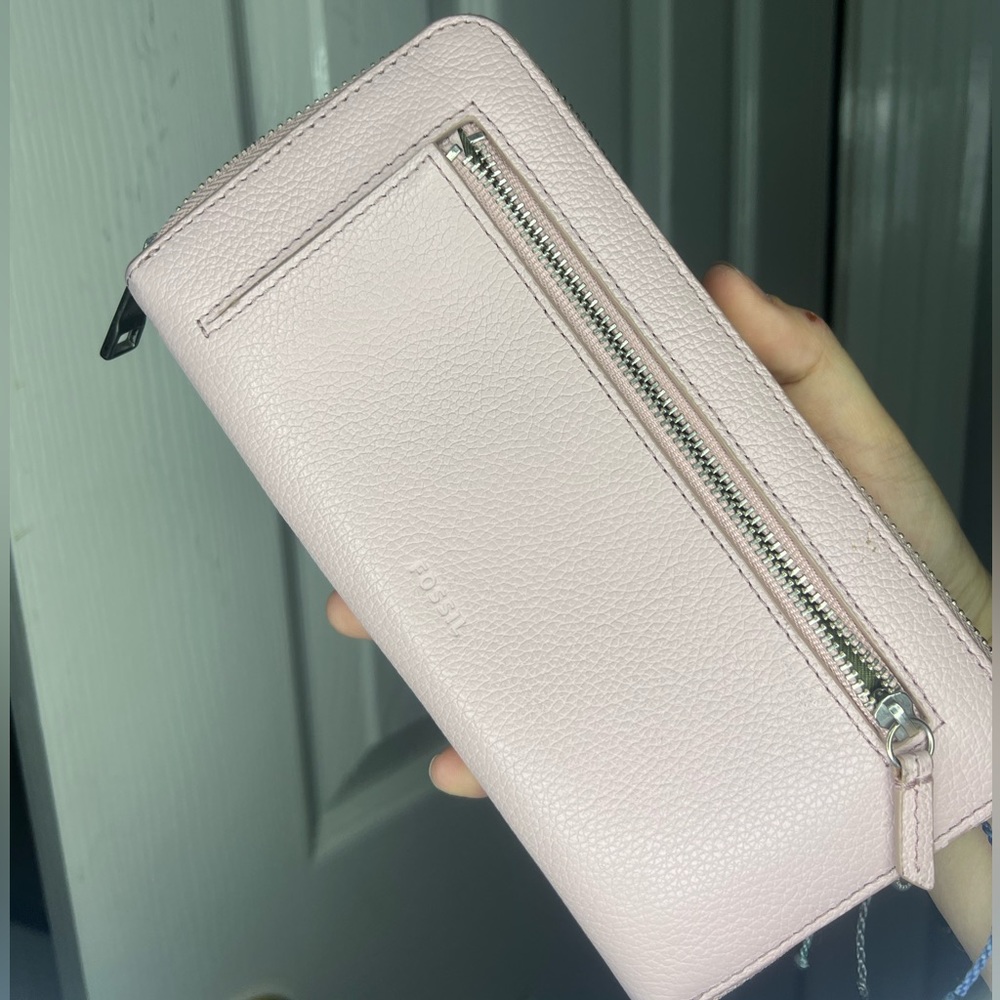 NWOT Pink Fossil Wallet